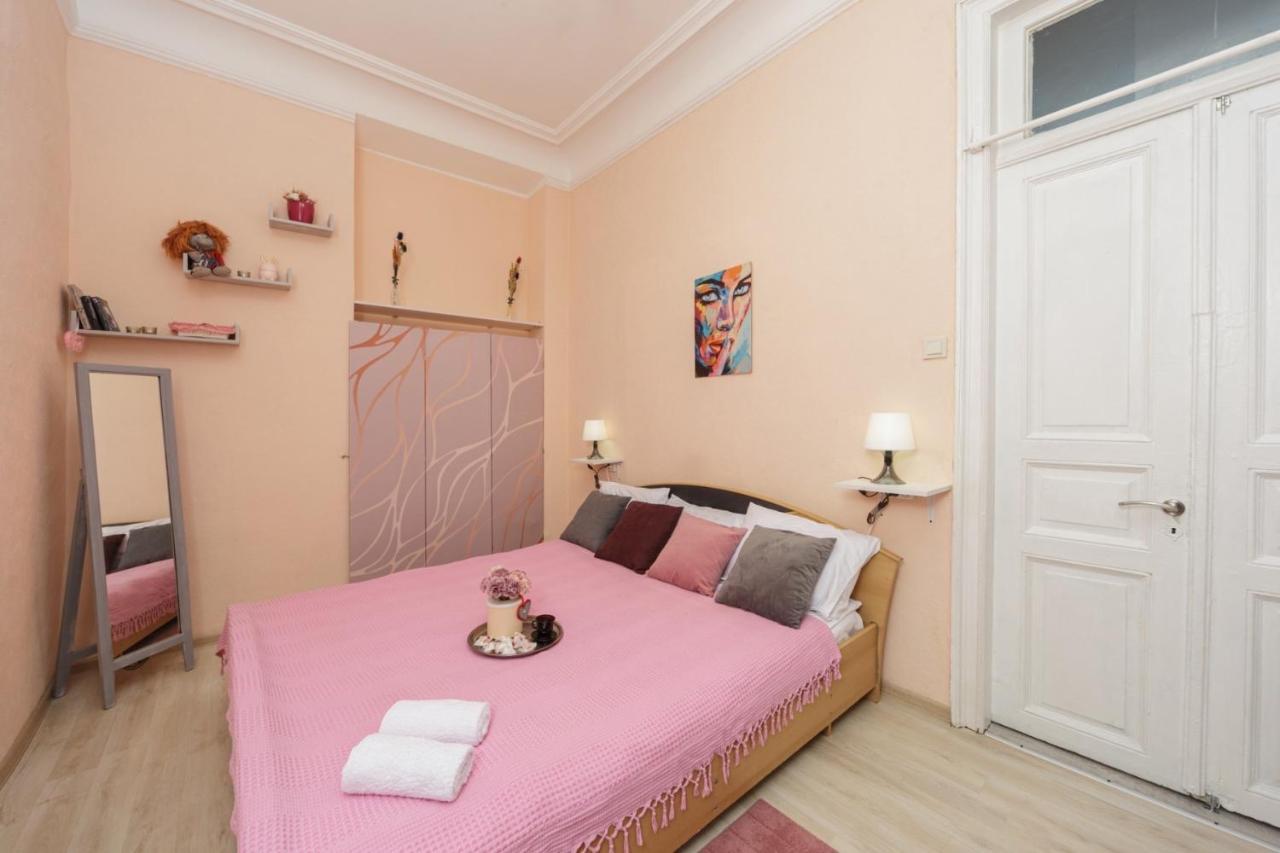 Comfortable Apartment In The Very Center Of Odessa Exterior photo